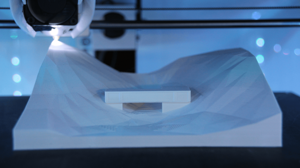 3D Drucker im Prozess bei einem Architekturmodell