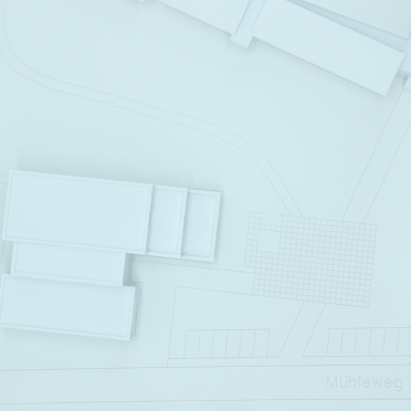 Modellbauer hat ein weißes Architekturmodell in Schwendi umgesetzt