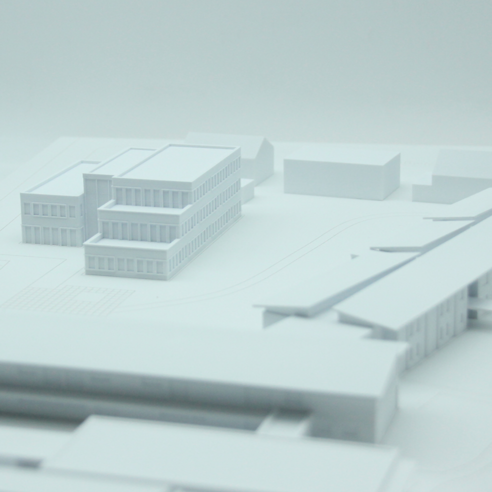 Nahaufnahme Architekturmodell eines Pflegeheims.