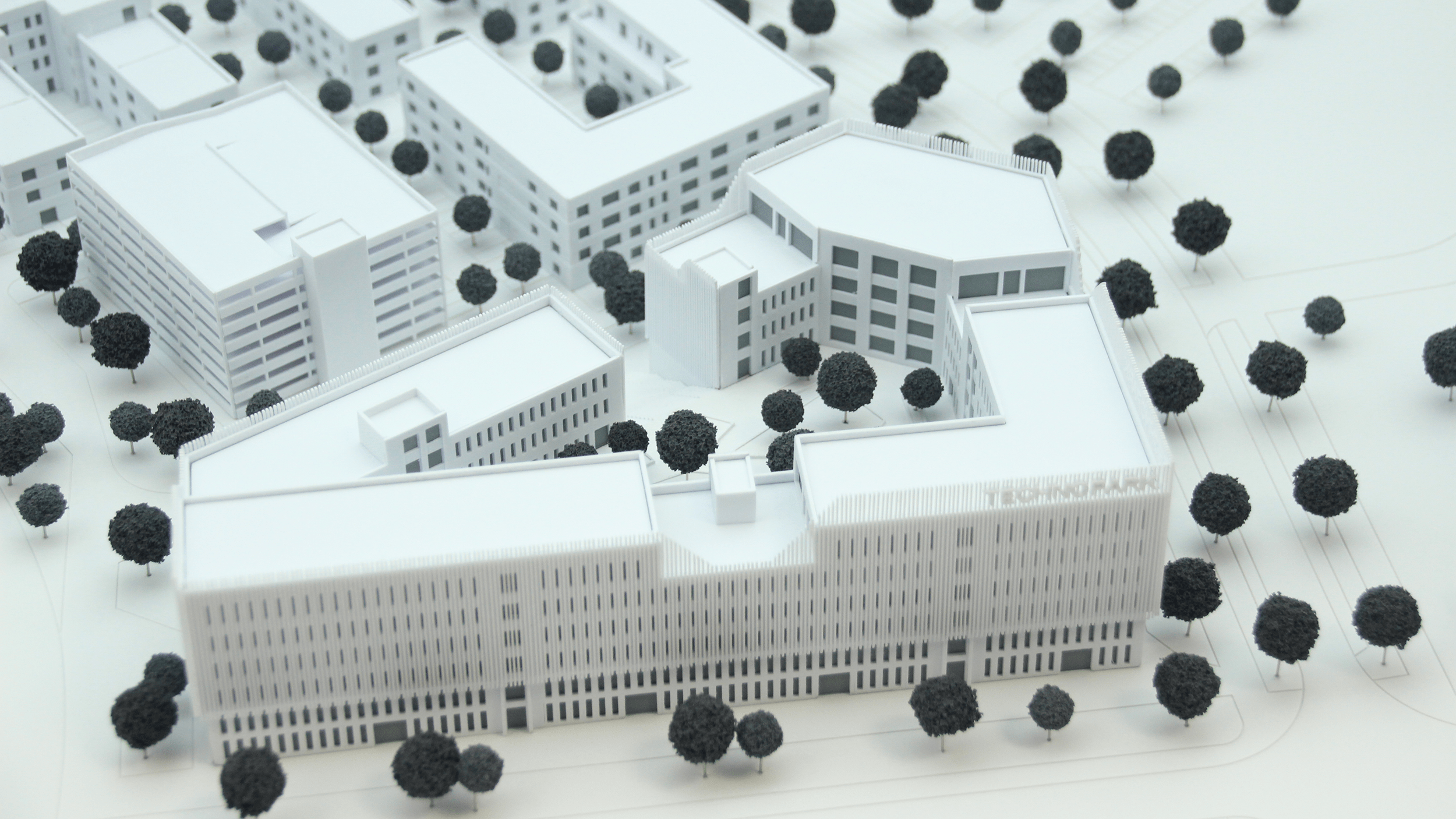 Draufsicht auf das Architekturmodell des Technopark Hannover mit Gebäudeanordnung, Innenhöfen und Erschließung.