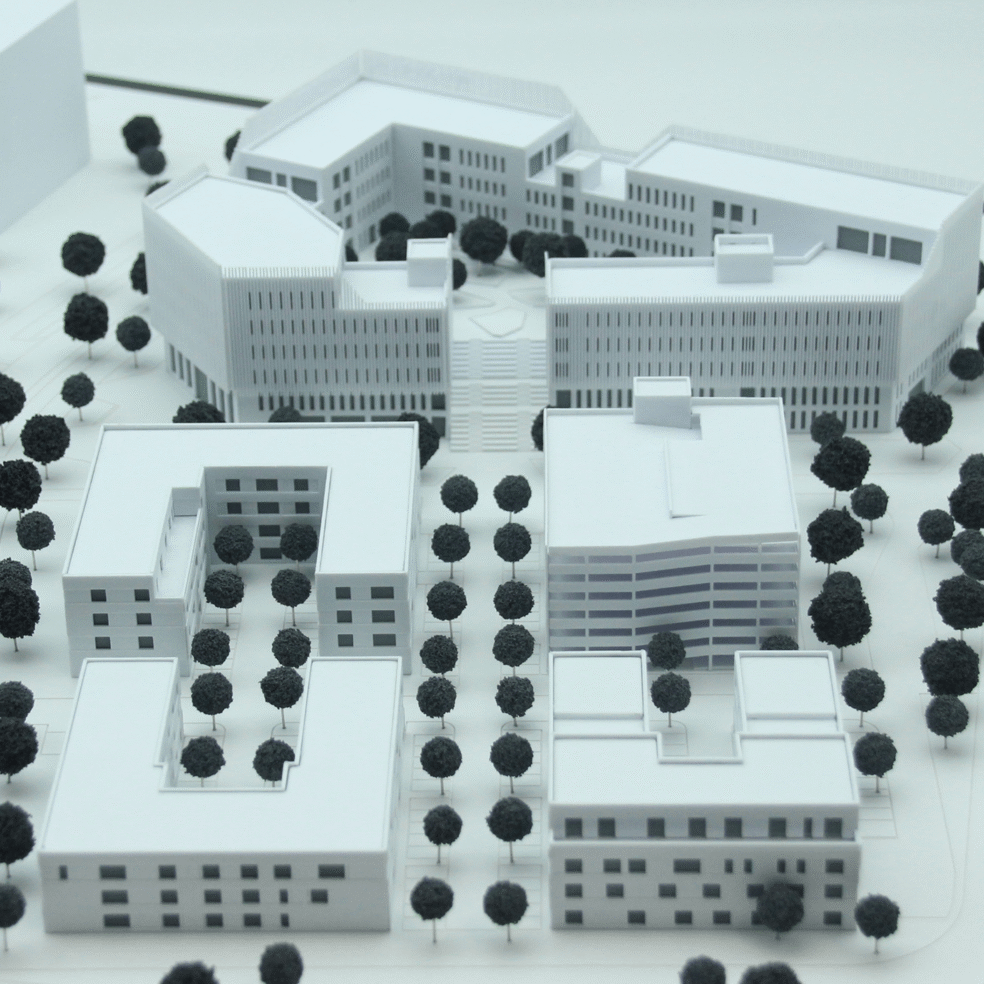 Präsentationsmodell des Technopark Hannover mit Blick auf Vorplatz, Baukörper und umliegende Bebauung.