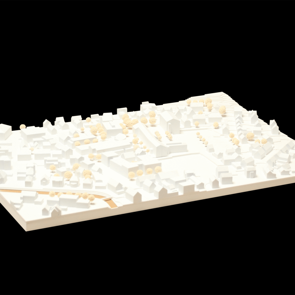 Gesamtansicht des Umgebungsmodells für einen Schulstandort in Biberach mit Schulgebäuden, Nachbarschaft und Freiraum.